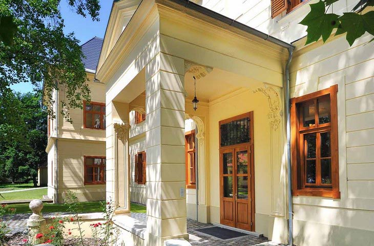 Entrance of Fonix Medical Resort