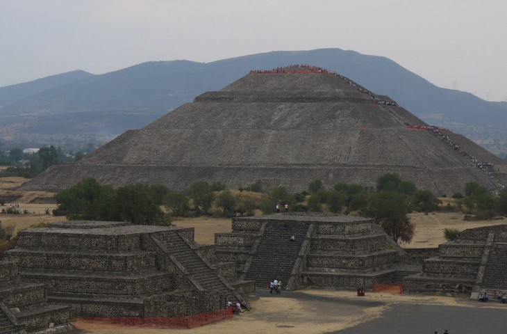 и снова пирамида Солнца.jpg